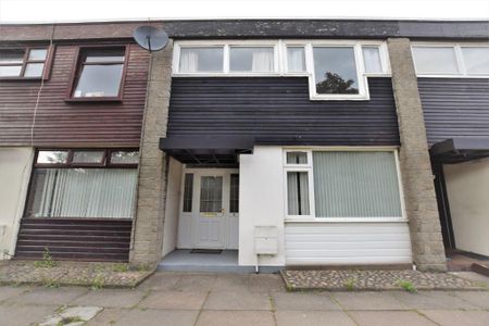 3 bedroom semi-detached house to rent - Photo 2