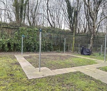 Earl Street, Glasgow, G14 - Photo 1