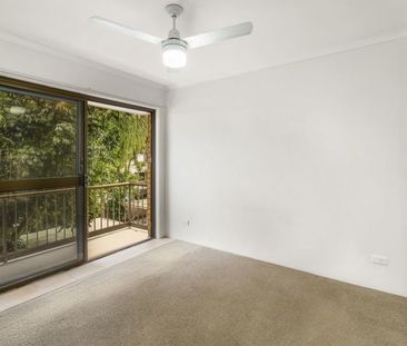 Immaculate Two Bedroom Unit Stones Throw Away From Broadwater - Photo 2