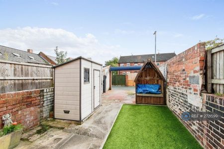 3 bedroom terraced house to rent - Photo 3