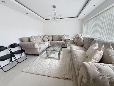 6 bedroom detached house to rent - Photo 4