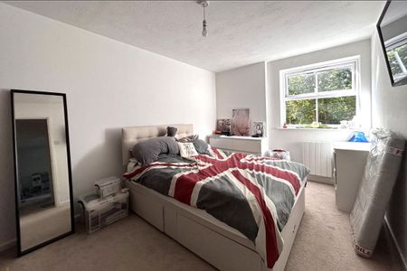 Wingate Court, Aldershot, Hampshire, GU11 - Photo 5