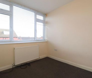 3 bedroom end of terrace house to rent - Photo 1