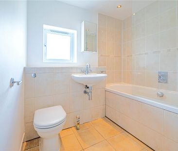 2 bed Maisonette for rent - Photo 2