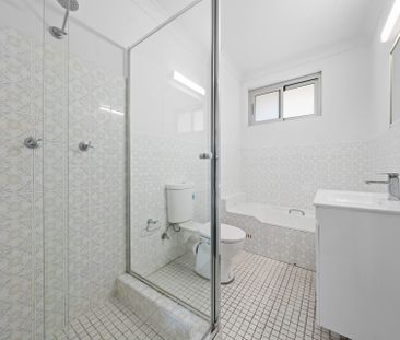 Light-Filled Top Floor Apartment - Photo 6