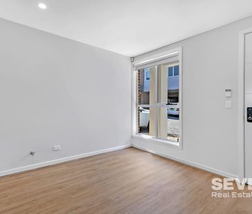 THREE BEDROOM TOWNHOUSE - Photo 4