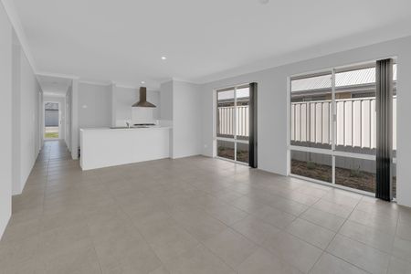 Four Bedroom Family Home in Pinjarra - Photo 3