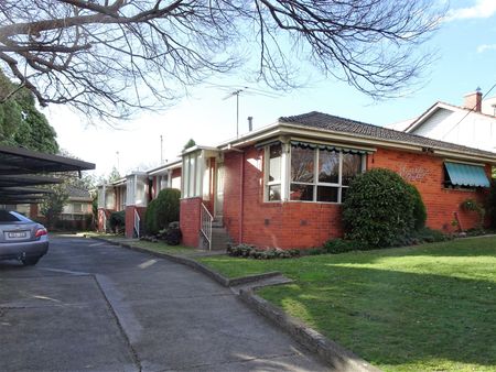 2/3 Durham Rd Surrey Hills VIC 3127 - Photo 5