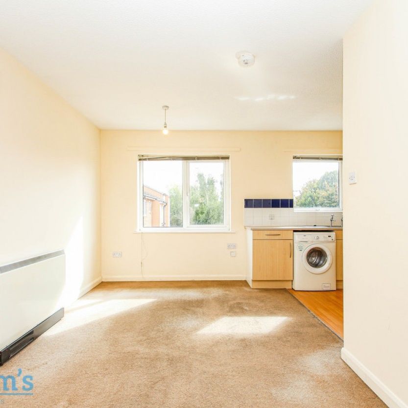 2 bed Apartment for Rent - Photo 1