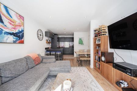 2 bedroom flat to rent - Photo 2