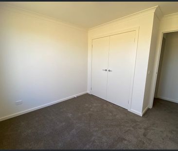 Cosy, Spacious Family Home in Strathtulloh! - Photo 2