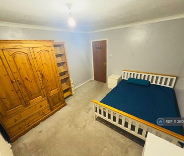 1 bedroom in a house share to rent - Photo 3