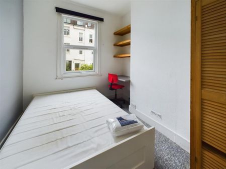 4 bedroom terraced house to rent - Photo 5