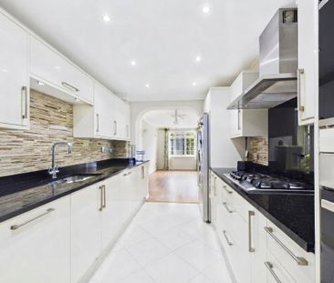 4 bedroom semi-detached house to rent - Photo 6
