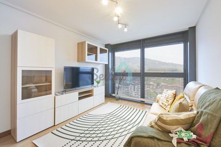 Alquiler de piso en Calle Juan Antonio Álvarez Rabanal - Photo 2