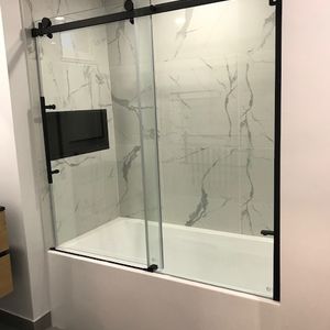 GRAND 4 1/2 MEUBLÉ ET ENTIÈREMENT RÉNOVÉ - Photo 2