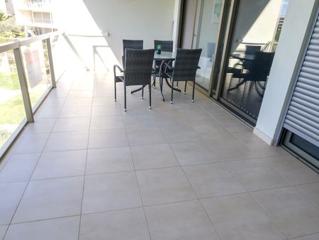 Apartamento T1 para Arrendamento Anual com vista mar na Praia da Rocha - Photo 4