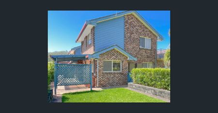 TOWNHOUSE WITH LARGE GRASSED COURTYARD - Photo 2