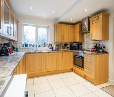 3 bedroom semi-detached house to rent - Photo 5