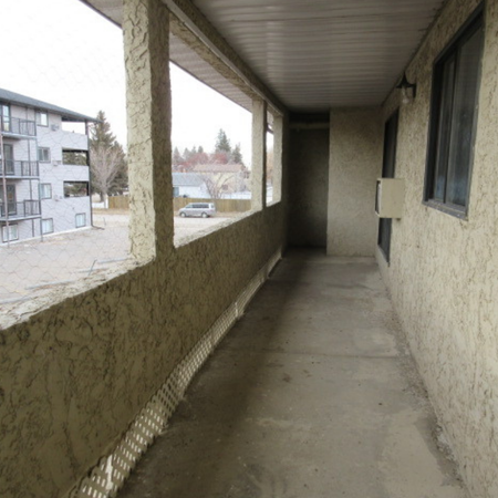 Large 2 Bedroom Suite in Meadowgreen - Photo 3
