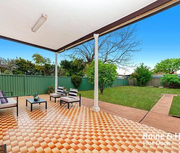 Superb 5 Bedroom Family Home | Extra Convenient Location - Photo 2