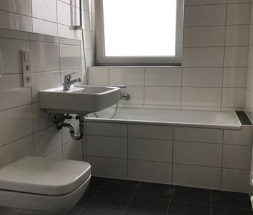 Wo das Leben so spielt - renovierte 3-Zi.-Wohnung - Photo 1