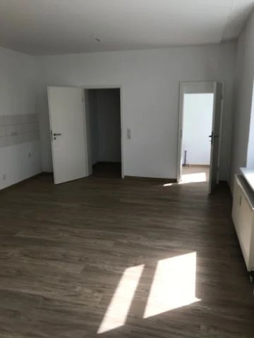 O189W3: Große 3-Raum Wohnung mit 2 Bädern und Gäste WC - Garage möglich - Photo 4