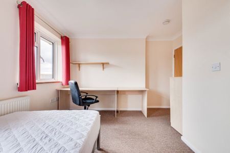 £743 p/w (£3,220 pcm) - Photo 4