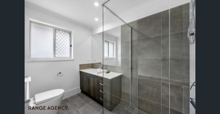 Family home with large backyard - Photo 4