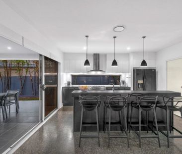 Beautiful Home in the heart of Hendra - Photo 6