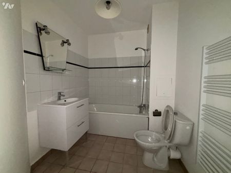 SENLIS-Avenue du Maréchal Foch: appartement de quatre pièces au 1er étage avec parking privatif - Photo 5