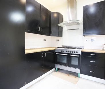 Price £2,500 pcm - Available Now - Part Furnished - Photo 2