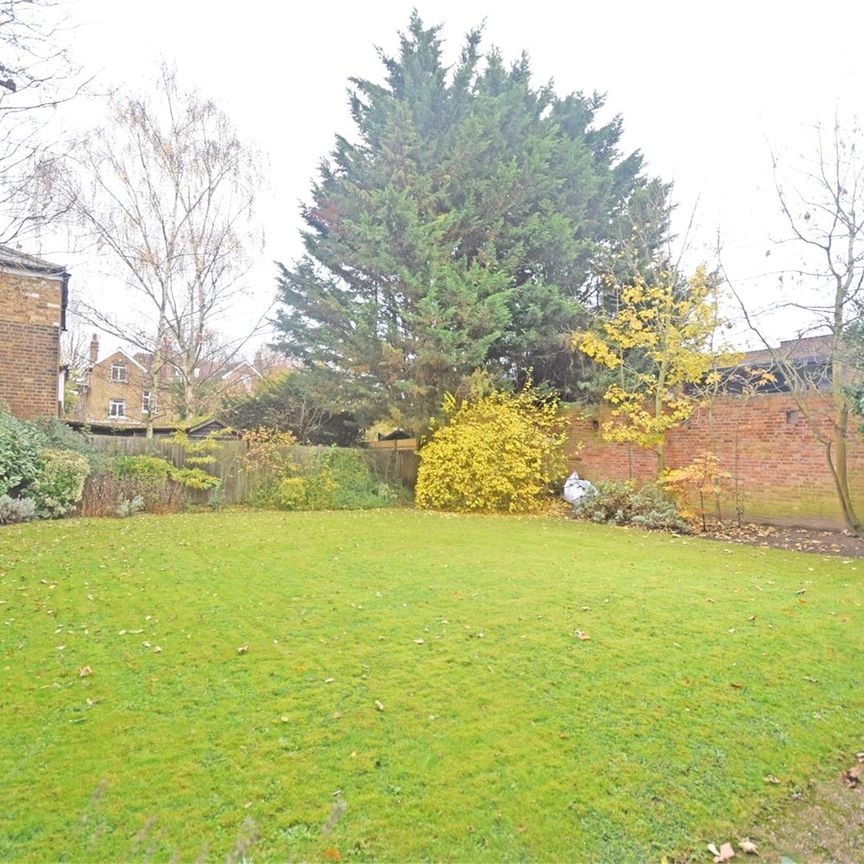 Walpole Court Hampton Road, Twickenham - 1 bedroomProperty for lettings - Chasebuchanan - Photo 1