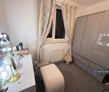 4 bedroom detached house to rent - Photo 3