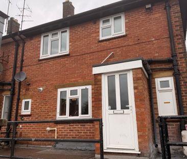 QUEENSWAY, BLETCHLEY - 3 BEDROOM MAISONETTE - Photo 2