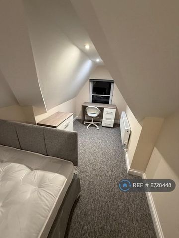 1 bedroom in a house share to rent - Photo 4