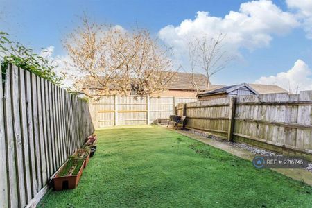 3 bedroom semi-detached house to rent - Photo 2