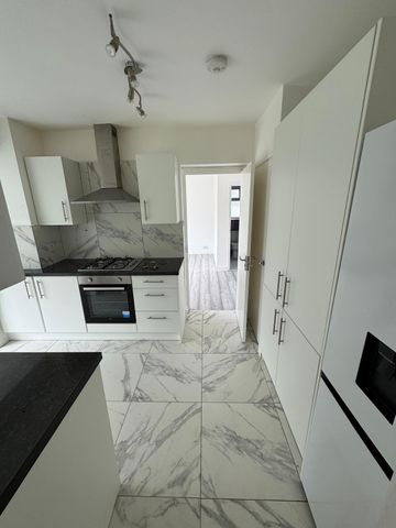 Fully Refurbished, Semi Detached 5 Bedroom house to let in Stokenchurch - Photo 2