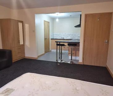 1 Bed Flat - Photo 1