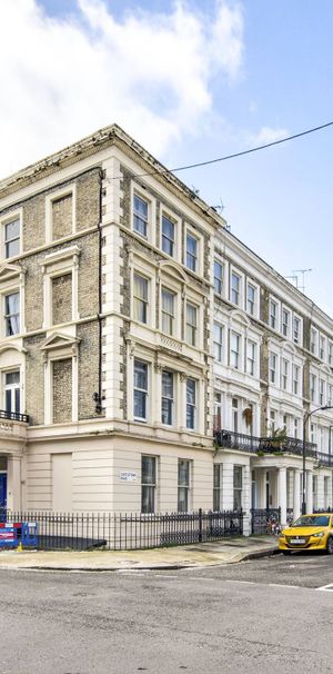 Castletown Road, Barons Court, W14 - Photo 1