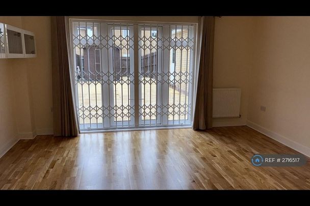 4 bedroom semi-detached house to rent - Photo 1