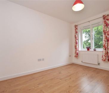 3 bedroom end of terrace house to rent - Photo 4