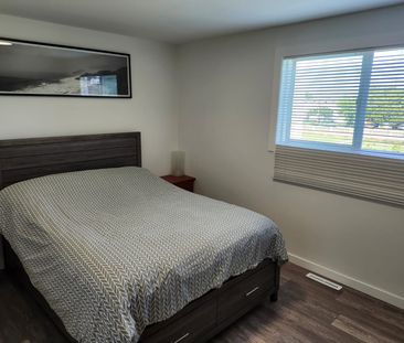 Stunning 4-Bed, 2.5 Bath Townhouse! - Photo 4