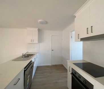 Modern Unit - Photo 3