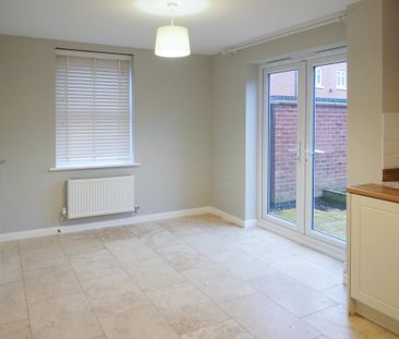 3 bedroom detached to let - Photo 3