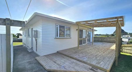 Spotswood - 4 Bedrooms - Photo 2