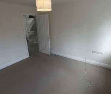 2 bed Apartment - To Let - Photo 4