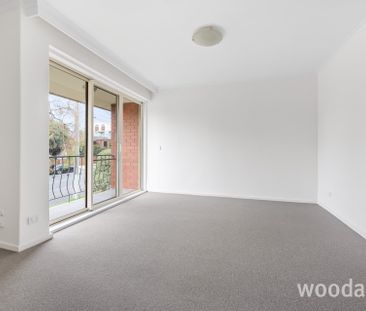 RENOVATED TWO BEDROOM UNIT! - Photo 4