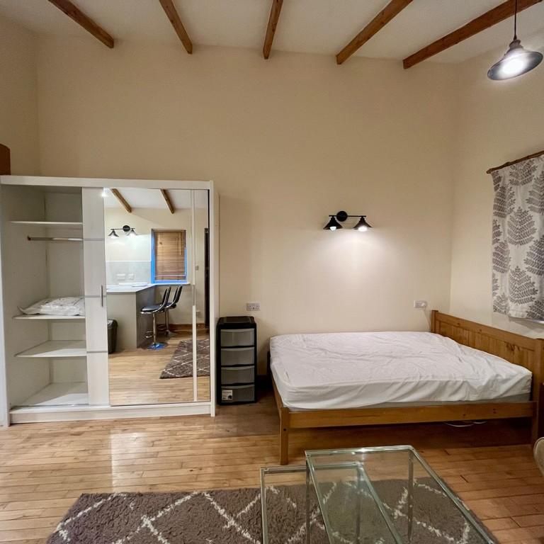 Studio to rent - Photo 1