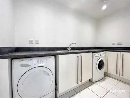 5 bedroom house - semi-detached - Photo 5